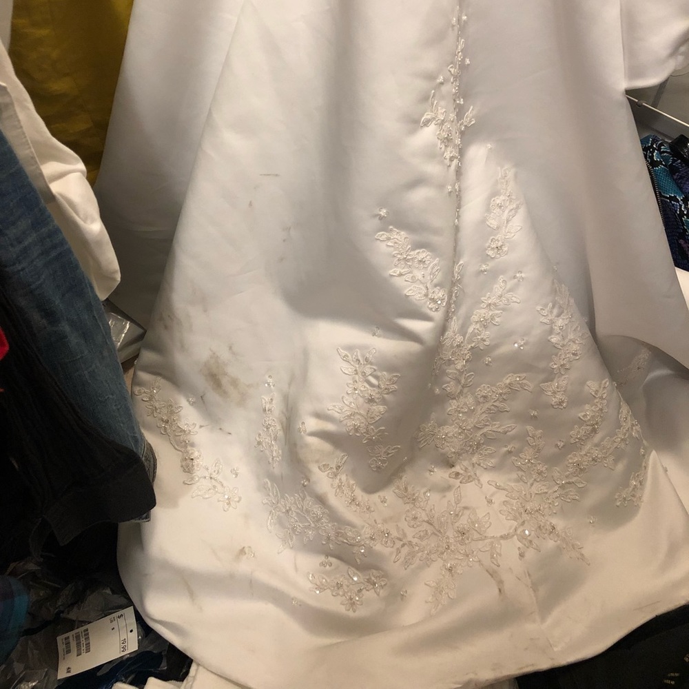 Wedding dress - Picture 8 of 8